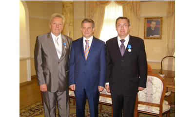 18 травня 2012 року Посол Росії в Україні М.Ю. Зурабов вручив високі нагороди Російської Федерації Віктору Анатолійовичу Вергунову та Михайлу Васильовичу Зубцю.
			 