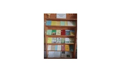 Все про технології вирощування люцерни та про інші цікавинки з історії цієї рослини можете дізнатися з матеріалів, що демонструються на тематичній книжковій виставці «Інтенсивні технології вирощування люцерни», що розпочала функціонувати у читальній залі 